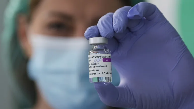 Liber la vaccinarea cu serul AstraZeneca! Autoritățile au stabilit că se poate imuniza oricine dorește, fără programare!