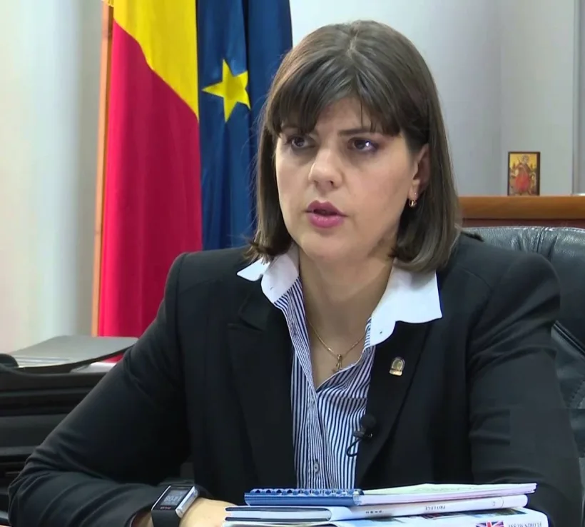 Laura îşi face treaba!