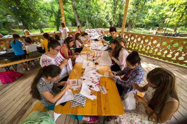 Vacanța Mare în Pădurea Gârboavele, la tabăra de creație artistică și de meșteșuguri din Galați
