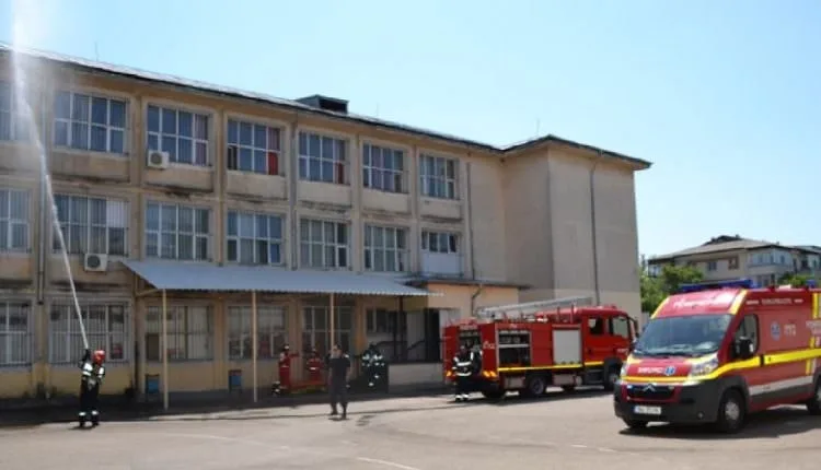 Școli fără autorizație ISU, cu probleme la instalațiile de încălzire și autovehicule improprii pentru transportul elevilor, înainte de începerea anului educațional