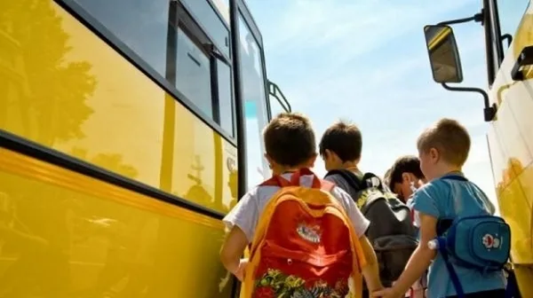 Transportul gratuit al elevilor rămâne “în aer”