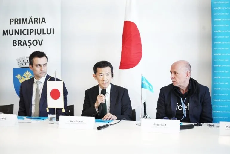 Aproape 2 milioane de dolari donați de Japonia României, pentru susținerea UNICEF a familiilor refugiaților