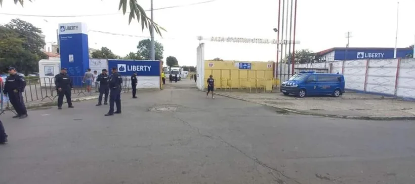Polițist lovit cu o piatră în cap, înaintea partidei dintre Oțelul Galați și Dinamo București