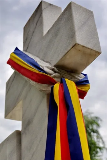 Procesiune religioasă, onoruri militare și coroane de flori, de Ziua Eroilor, la Galați