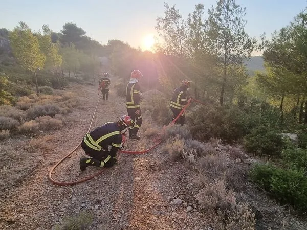 Pompierii români au ajuns pe insula Rodos, grav afectată de incendii
