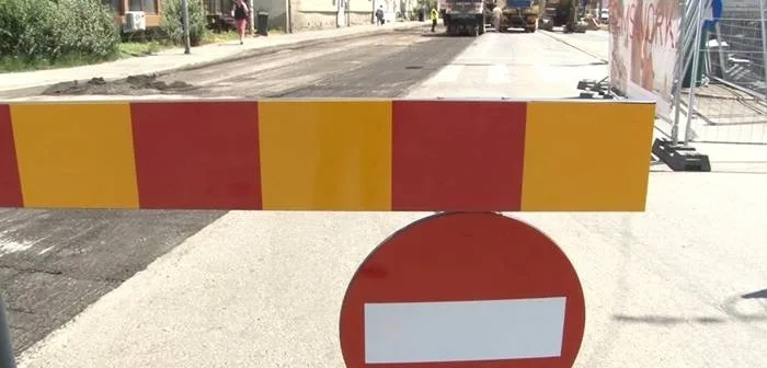 Trafic închis pe o stradă din Galați, din cauza unui accident de teren