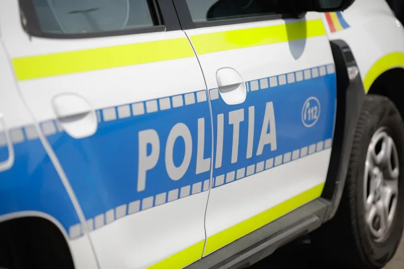 O autospecială a Poliției Galați, lovită de o mașină condusă de un șofer din Vrancea