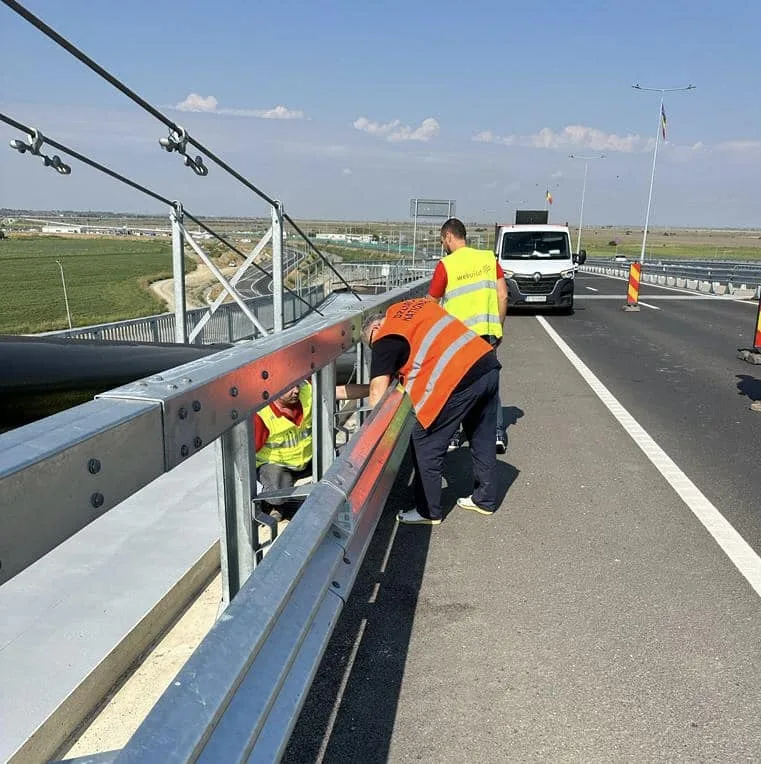 Podul peste Dunăre: au fost verificate 35.000 din cele 100.000 de şuruburi ale parapetului