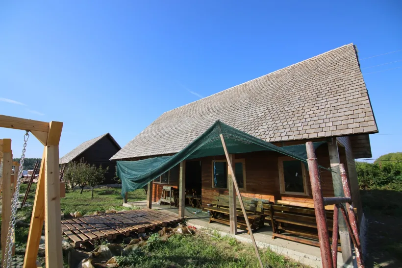 Complexul Balta Zătun se modernizează: se construiesc pontoane, foișoare, locuri de joacă pentru copii și spații de camping