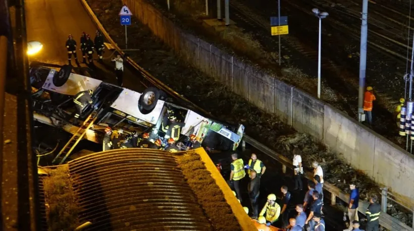 Președintele Iohannis și premierul Ciolacu, mesaje de condoleanțe după moartea celor patru români în accidentul de autocar din Italia