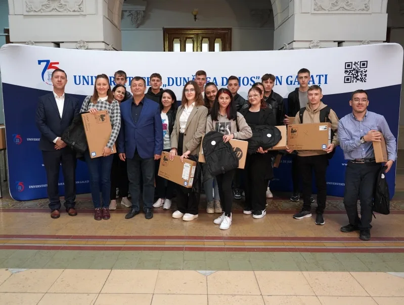 Studenții boboci din mediul rural au primit un kit al studentului, în valoare de 2.000 de lei: un laptop, un rucsac și rechizite