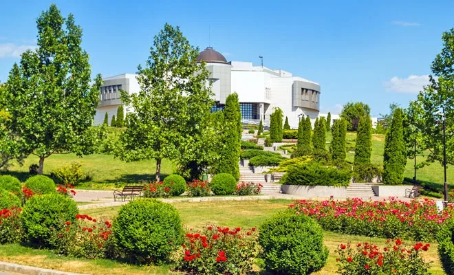 Explozie de culoare și parfum la Grădina Botanică Galați