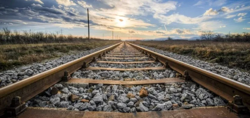 Accident feroviar în Galați. O femeie de 83 de ani a fost acroșată de tren
