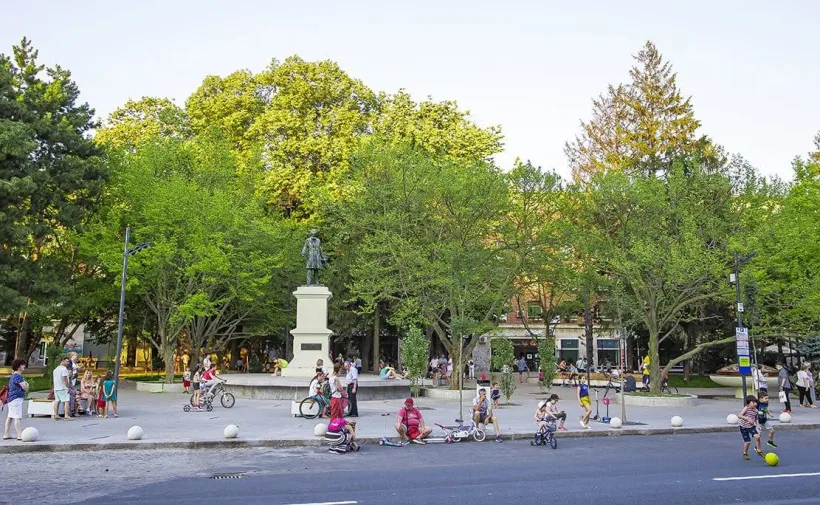 Parade și spectacole pe strada Domnească. Ce restricții intră în vigoare și ce trasee sunt afectate