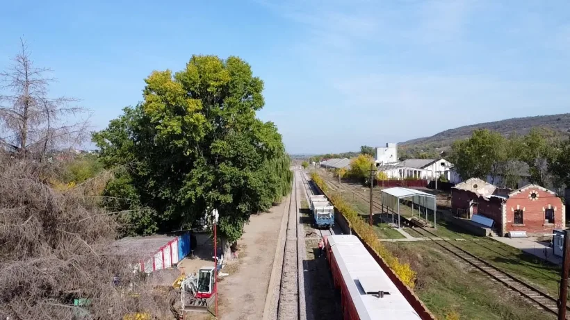 La doi ani după inundațiile din septembrie 2024, se reia circulația trenurilor pe tronsonul Galați – Târgu Bujor