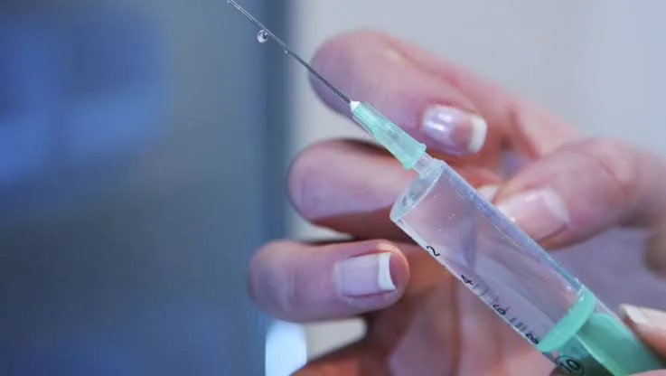 Peste 400.000 de vaccinări antigripale în România. Câte doze mai sunt disponibile în farmacii
