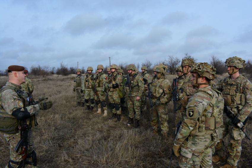 Sute de militari americani se instruiesc alături de infanteriștii gălățeni