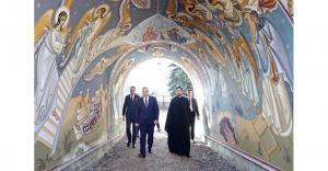 Premierul Ciucă a vizitat Catedrala Sfinții Apostoli Petru și Pavel din Chișinău