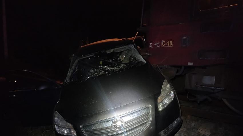 Mașină lovită de tren în județul Galați